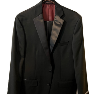Men’s Tuxedo Style Suit.